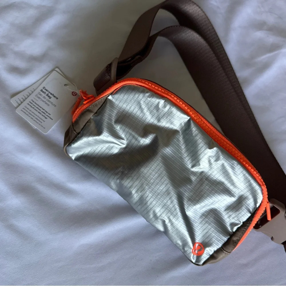 🆕🩶 OG Lululemon Everywhere Belt Bag Silver Metallic Soft Sand Highlight Orange